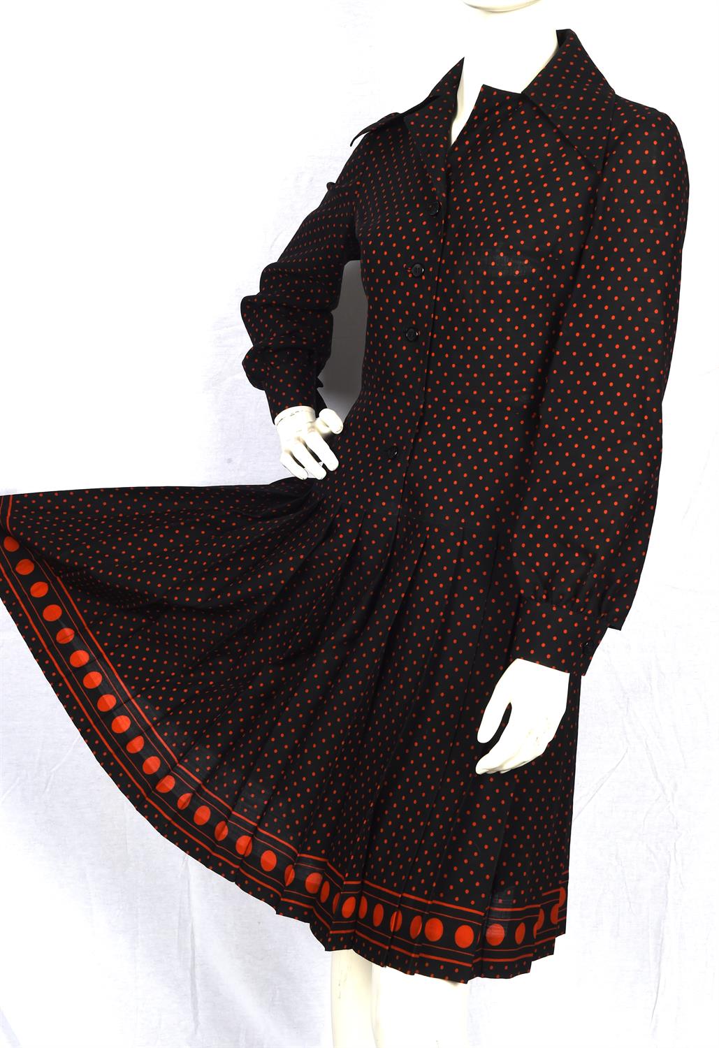 CHRISTIAN DIOR DIORLING 1970s lined wool pleated button-down shirt-waister dress in black and red - Image 4 of 5