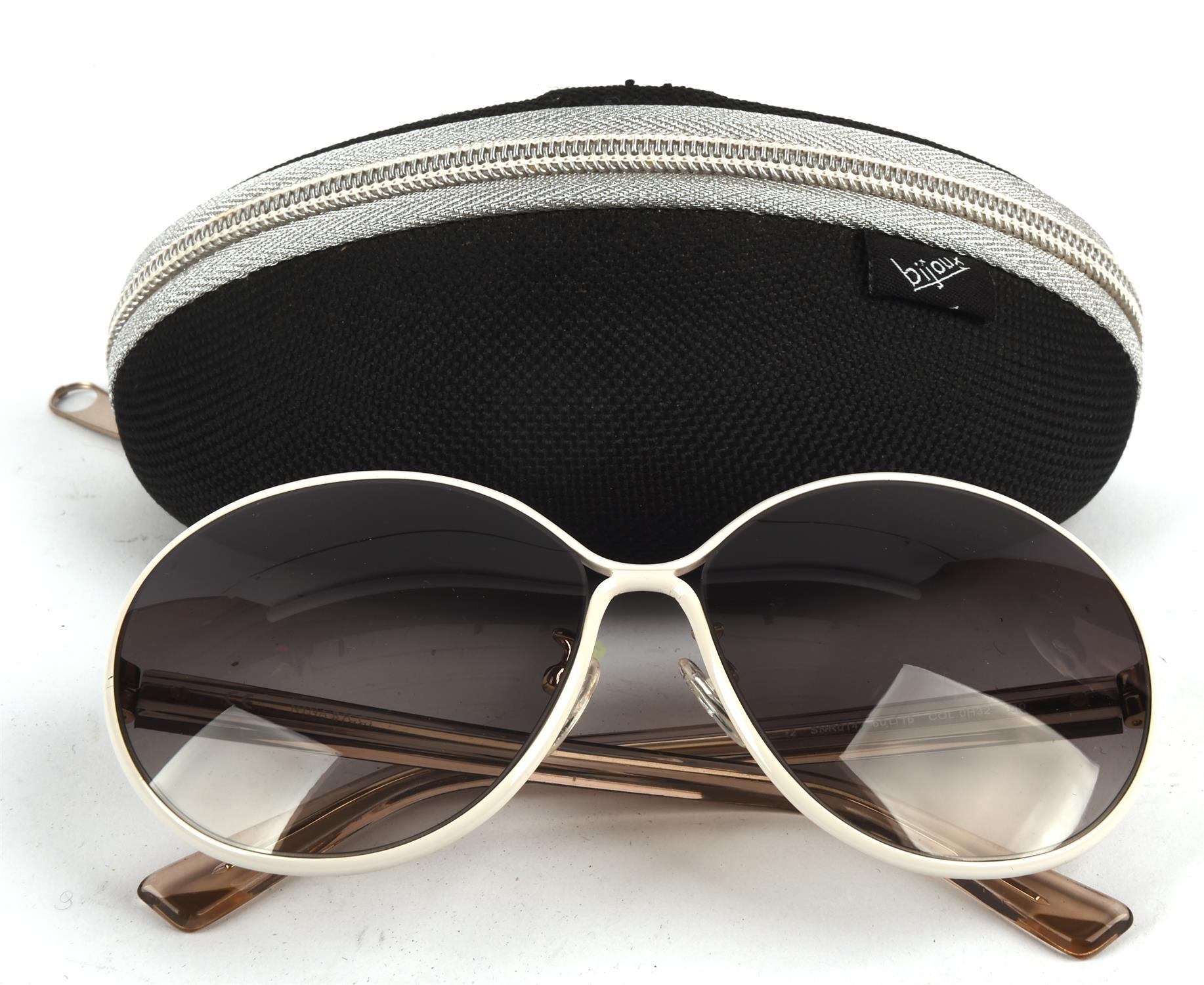 NINA RICCI a pair of ladies sunglasses in a black zipped case - Image 4 of 4