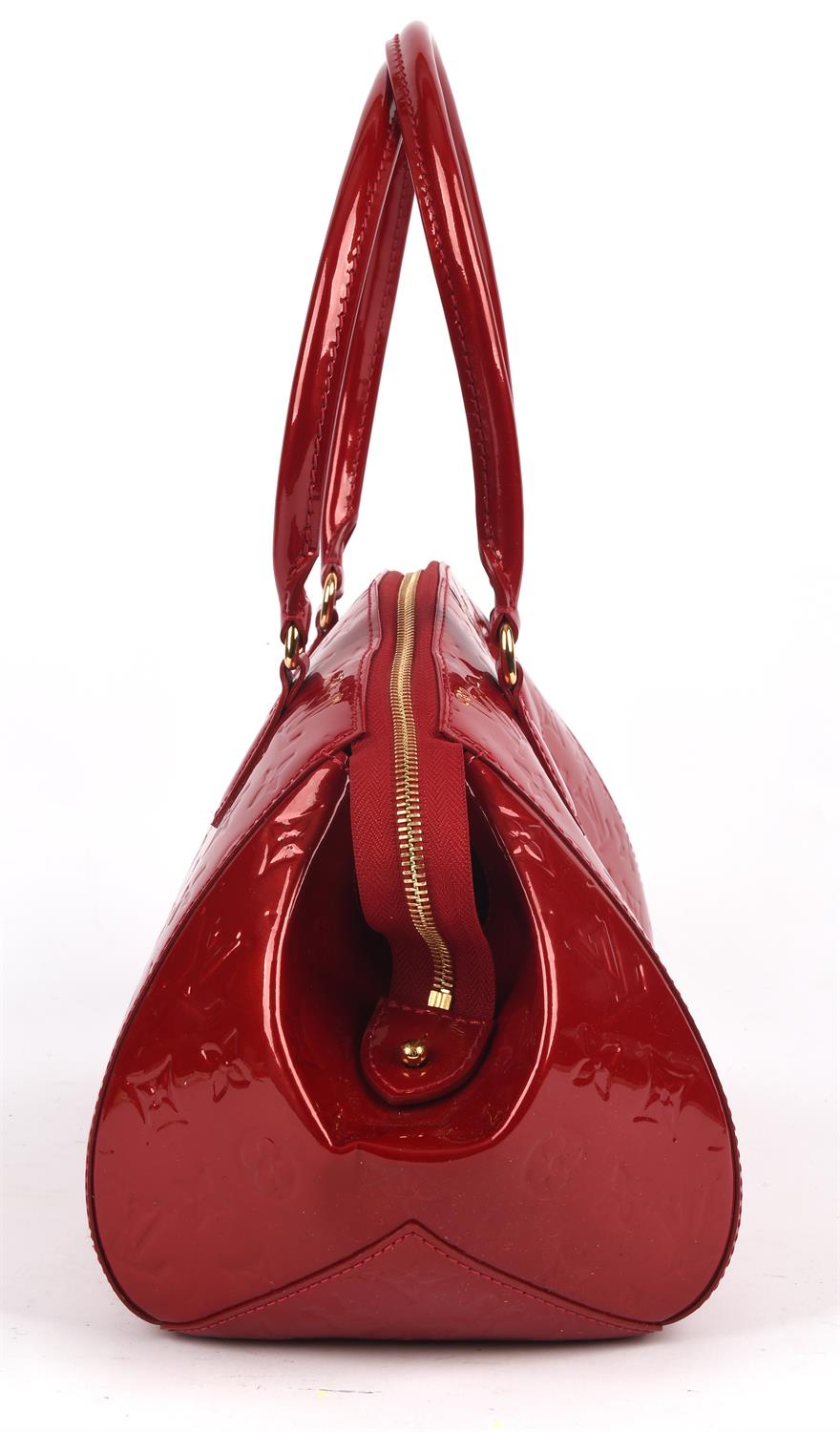LOUIS VUITTON lipstick red Vernis varnished leather French Montana handbag with gold coloured - Image 5 of 8