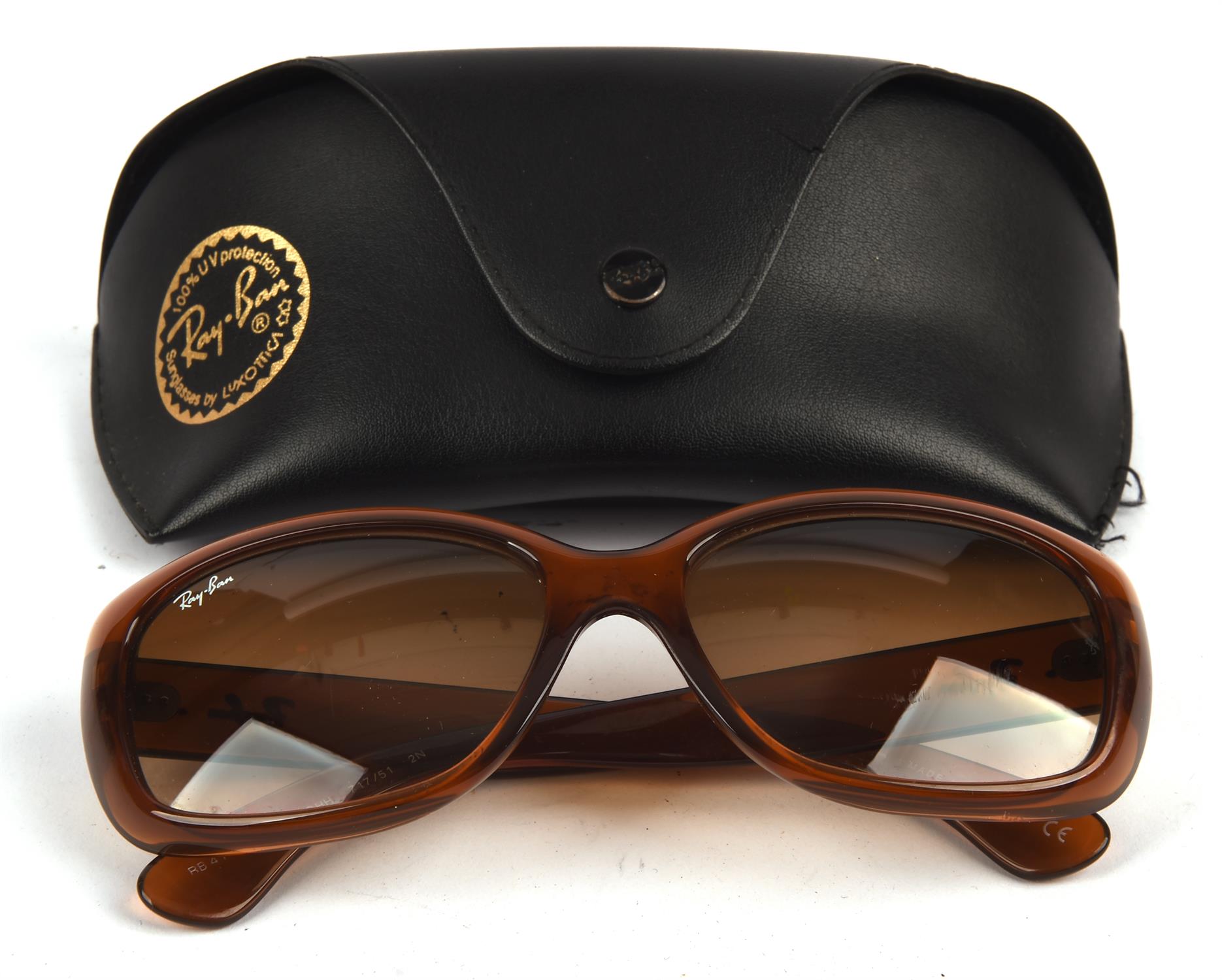 RAY BAN a pair of ladies sunglasses in a Ray Ban case - Image 4 of 4