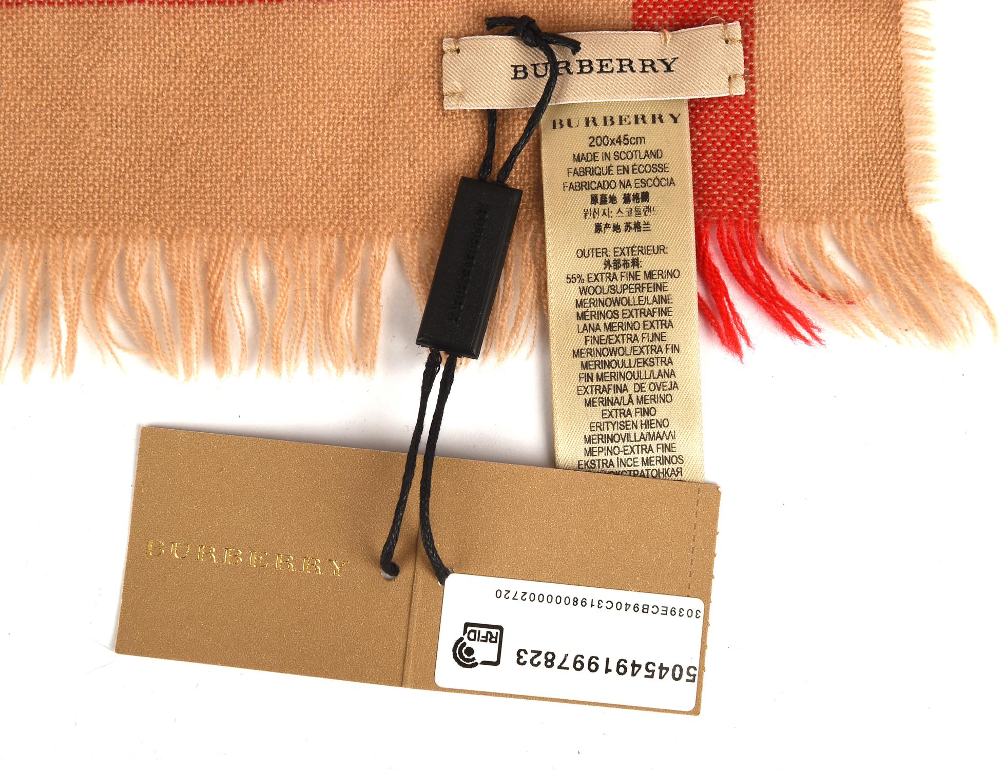 BURBERRY unworn Marino wool scarf in original packaging - Image 3 of 4