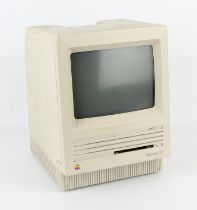 Apple Macintosh SE M5011 Vintage Desktop Computer System with keyboard, mouse and original plug