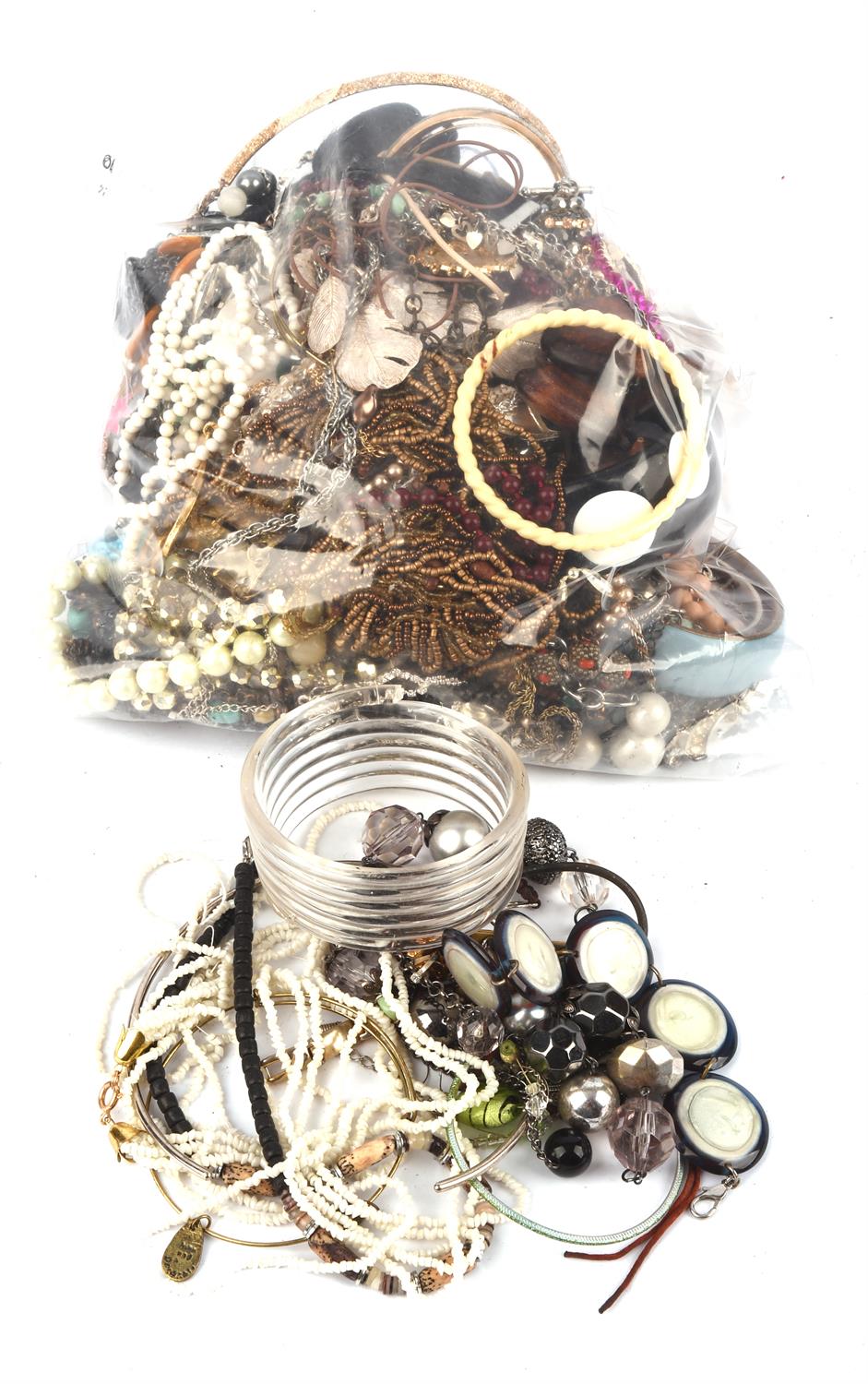 Quantity of costume jewellery