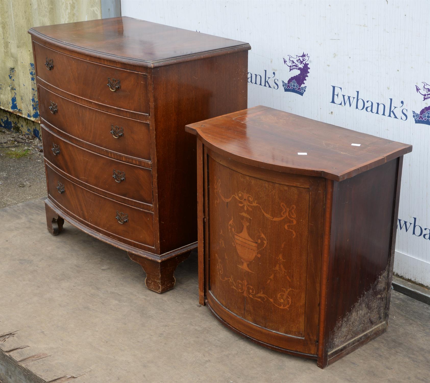 A George III style mahogany bowfront chest of drawers,1930s, bearing maker's label for Repro Ltd, - Bild 4 aus 5