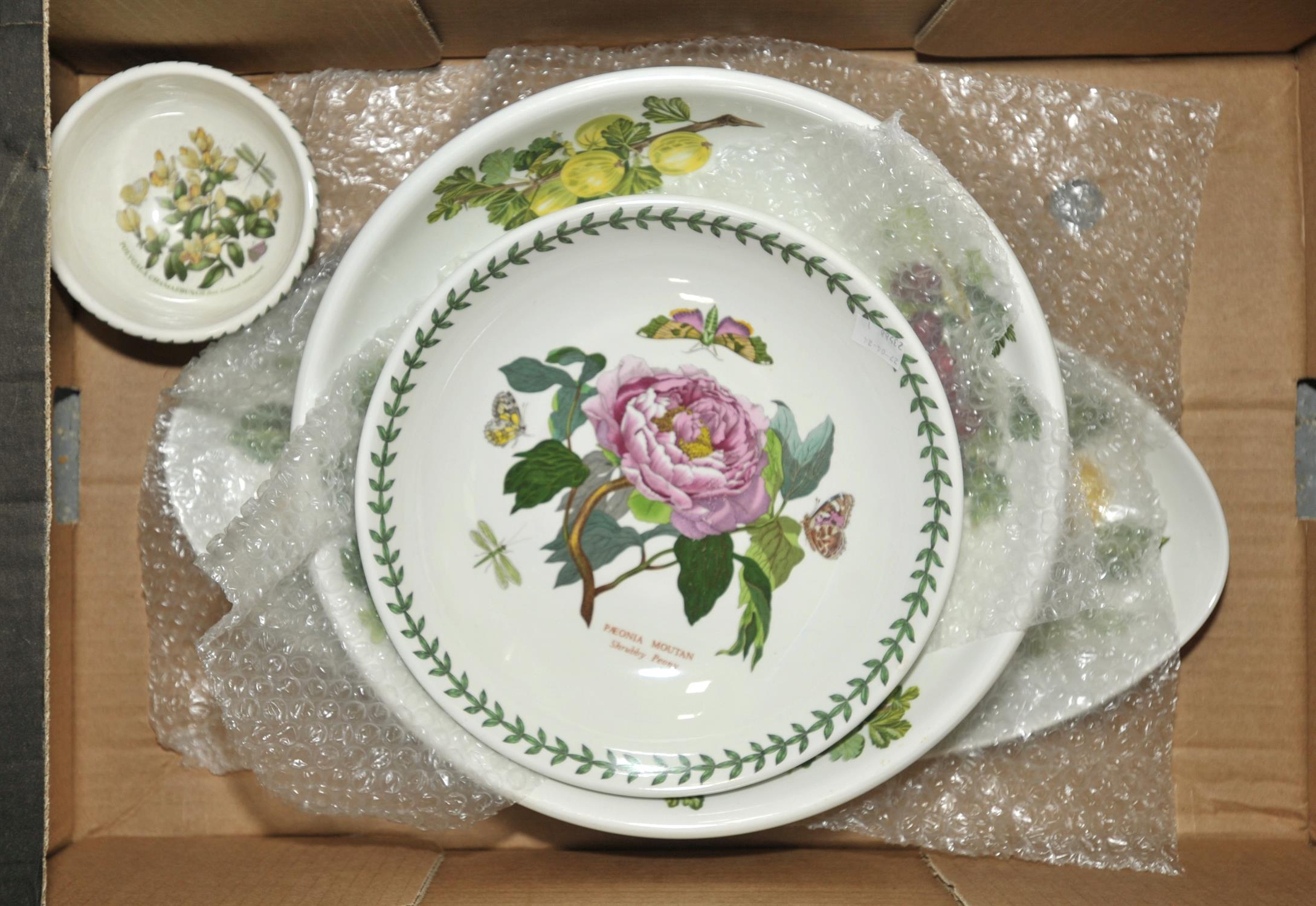 A collection of Portmerion china, The Botanic Garden, to comprise five cups, four saucers, - Image 4 of 4