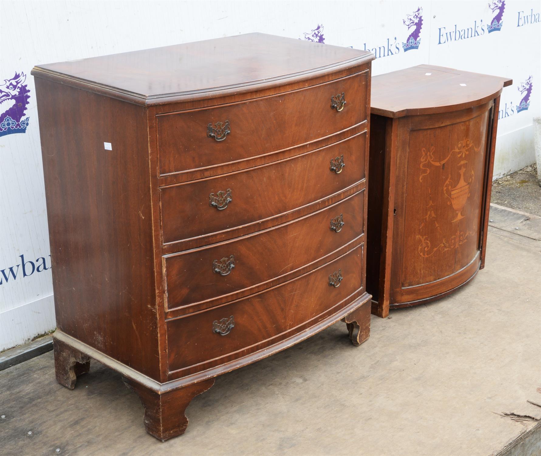 A George III style mahogany bowfront chest of drawers,1930s, bearing maker's label for Repro Ltd, - Bild 5 aus 5