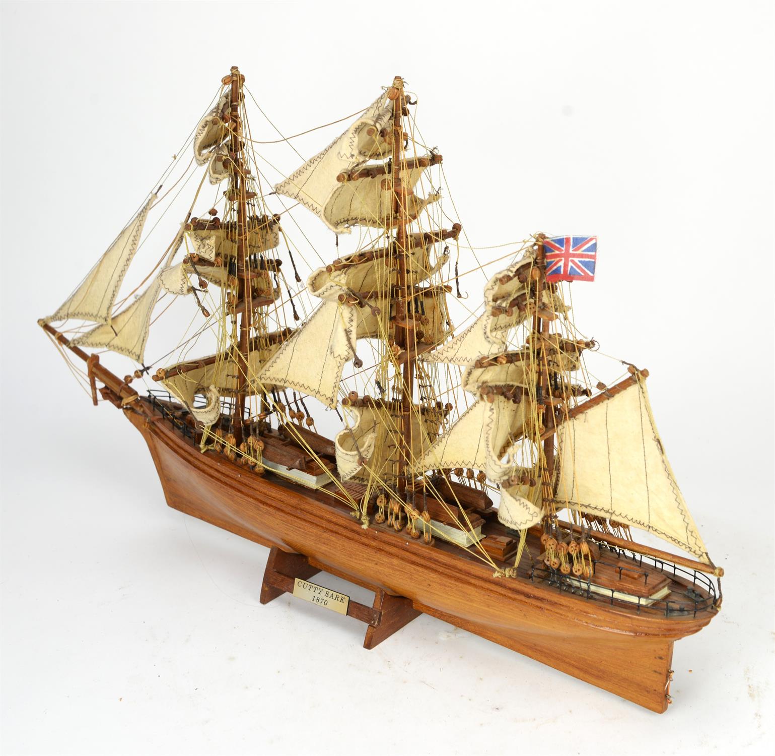 Scratch built scale model of the Cutty Sark, H34cms together with two skiffs, H46cms - Bild 3 aus 4