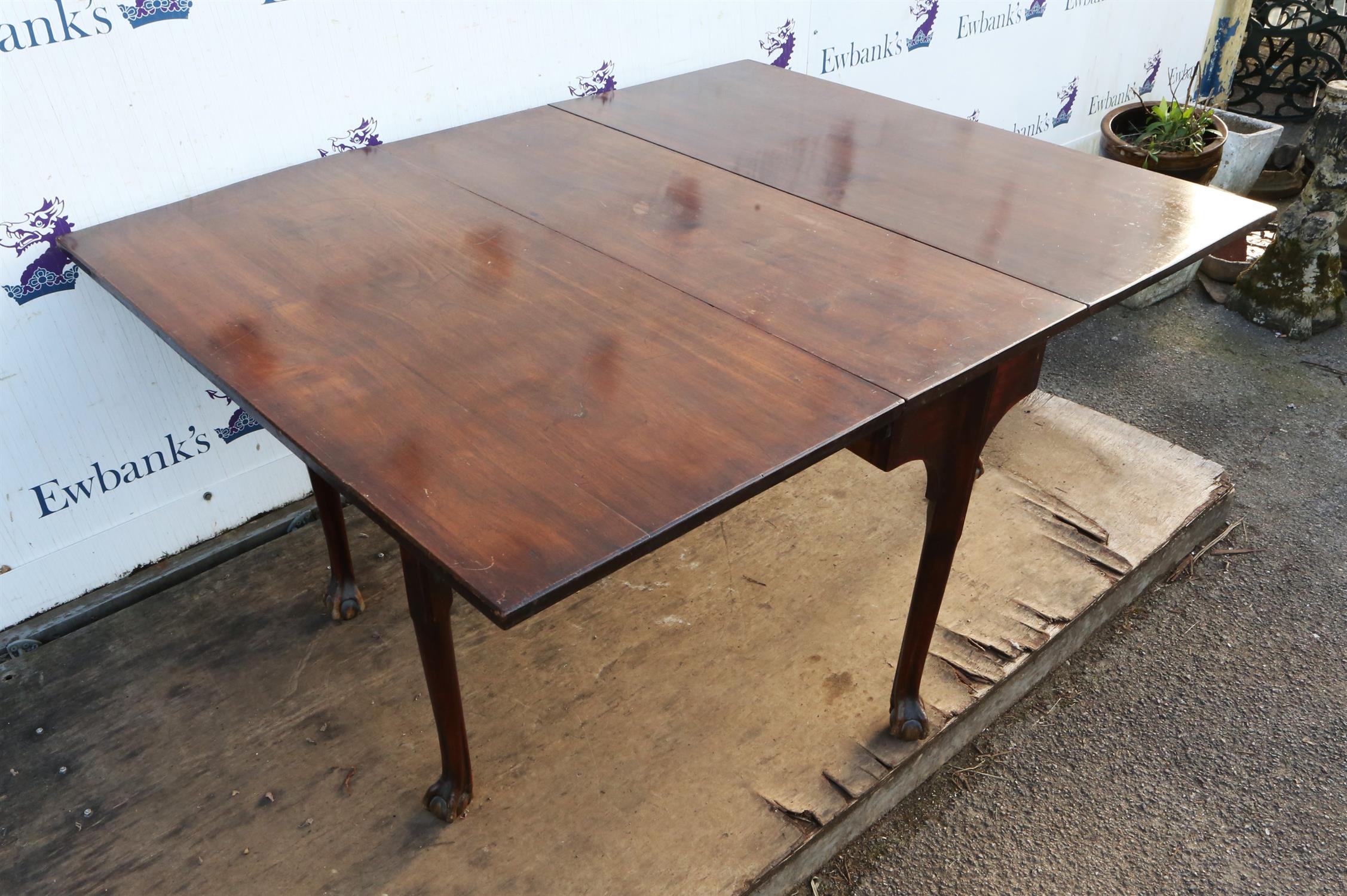 George III mahogany gate leg dining table, with claw and ball feet, 72cm high x 161cm extended x - Image 2 of 4