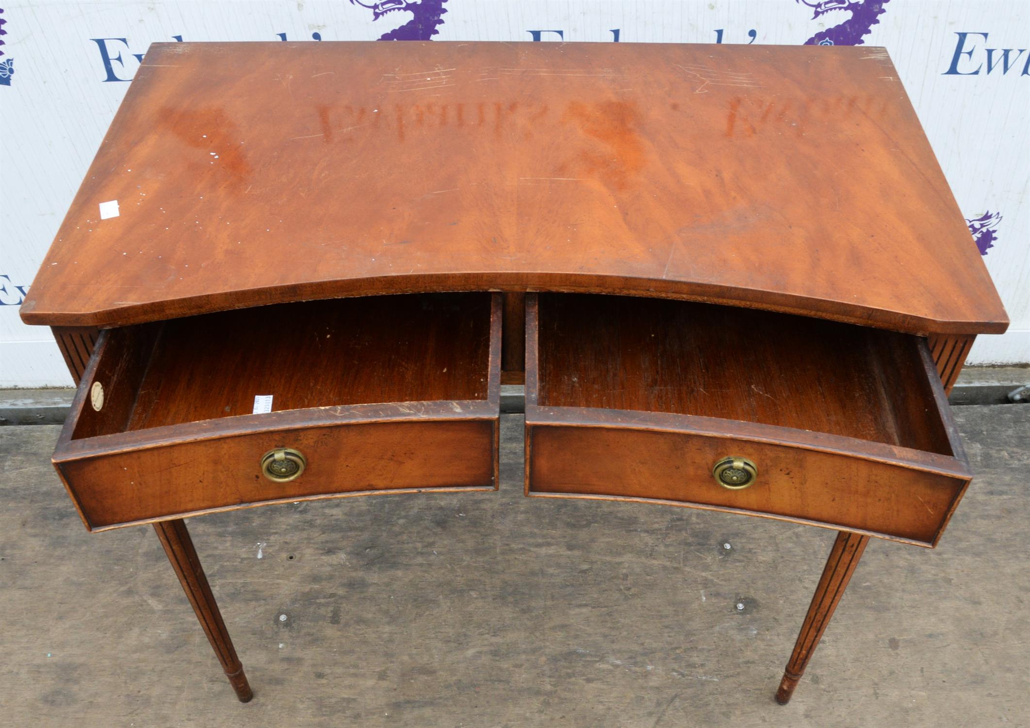 A Sheraton Revival style mahogany dressing table, modern, of concave outline, the mirror veneered - Image 4 of 4