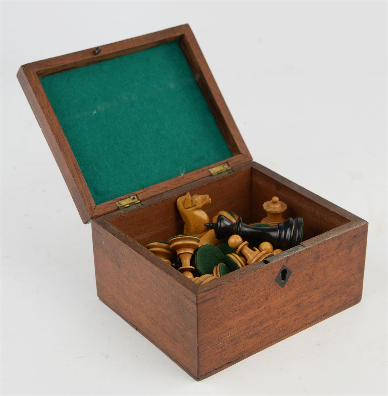 An early 20th century, Staunton style, stained boxed wood chess set. King 7.5cm high,