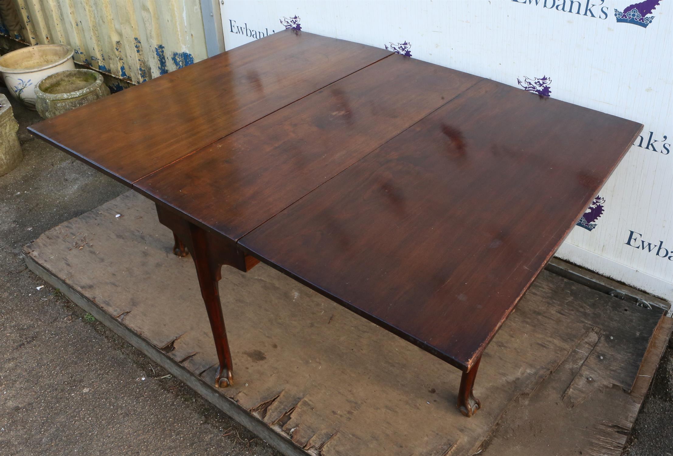 George III mahogany gate leg dining table, with claw and ball feet, 72cm high x 161cm extended x - Image 4 of 4