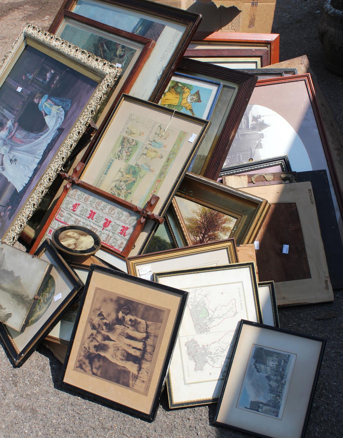 A large quantity of assorted pictures, prints, engravings and photography, including a small group - Bild 4 aus 7