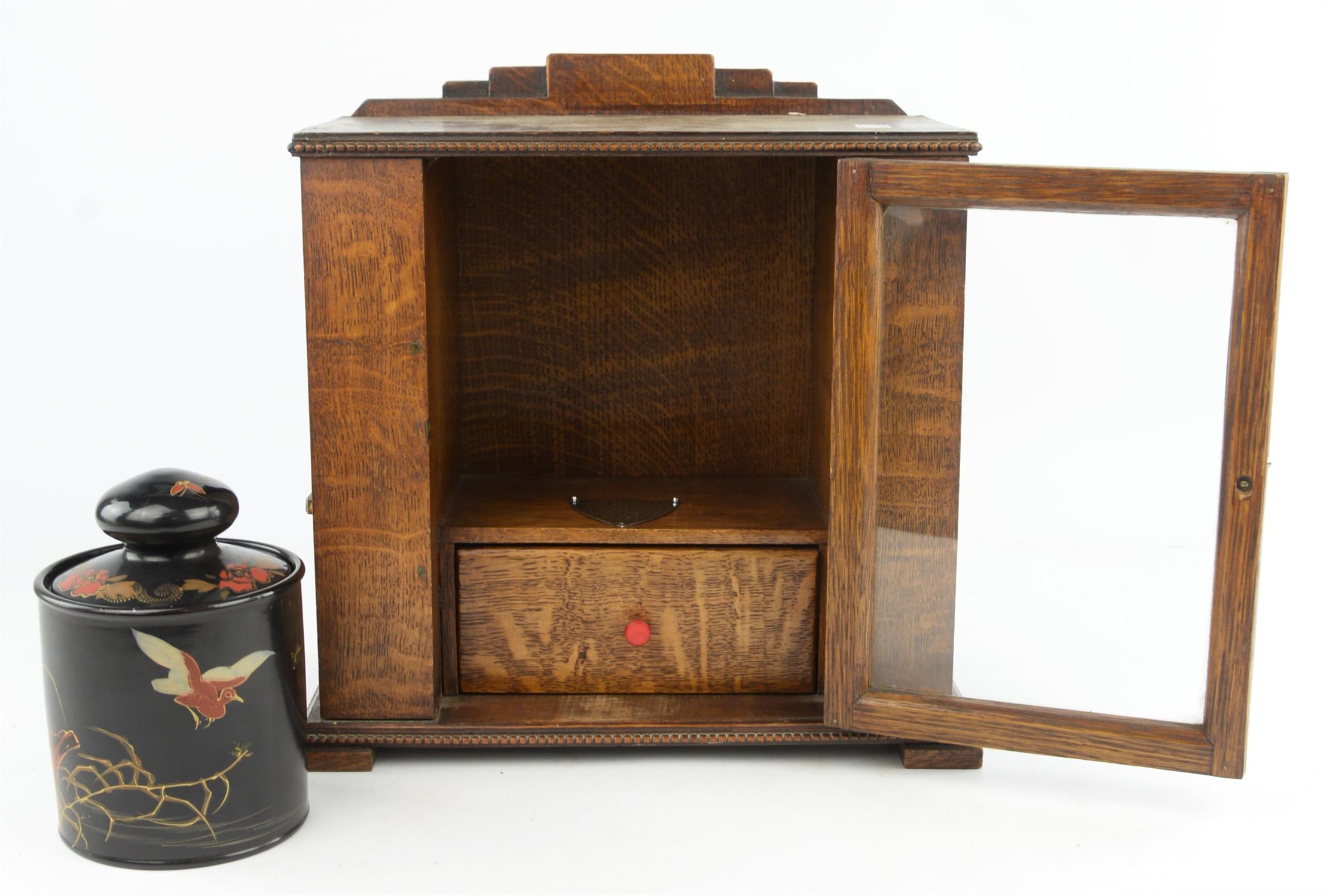 An early 20th century oak smokers cabinet with glazed, hinged door, containing a tobacco box and - Bild 3 aus 4