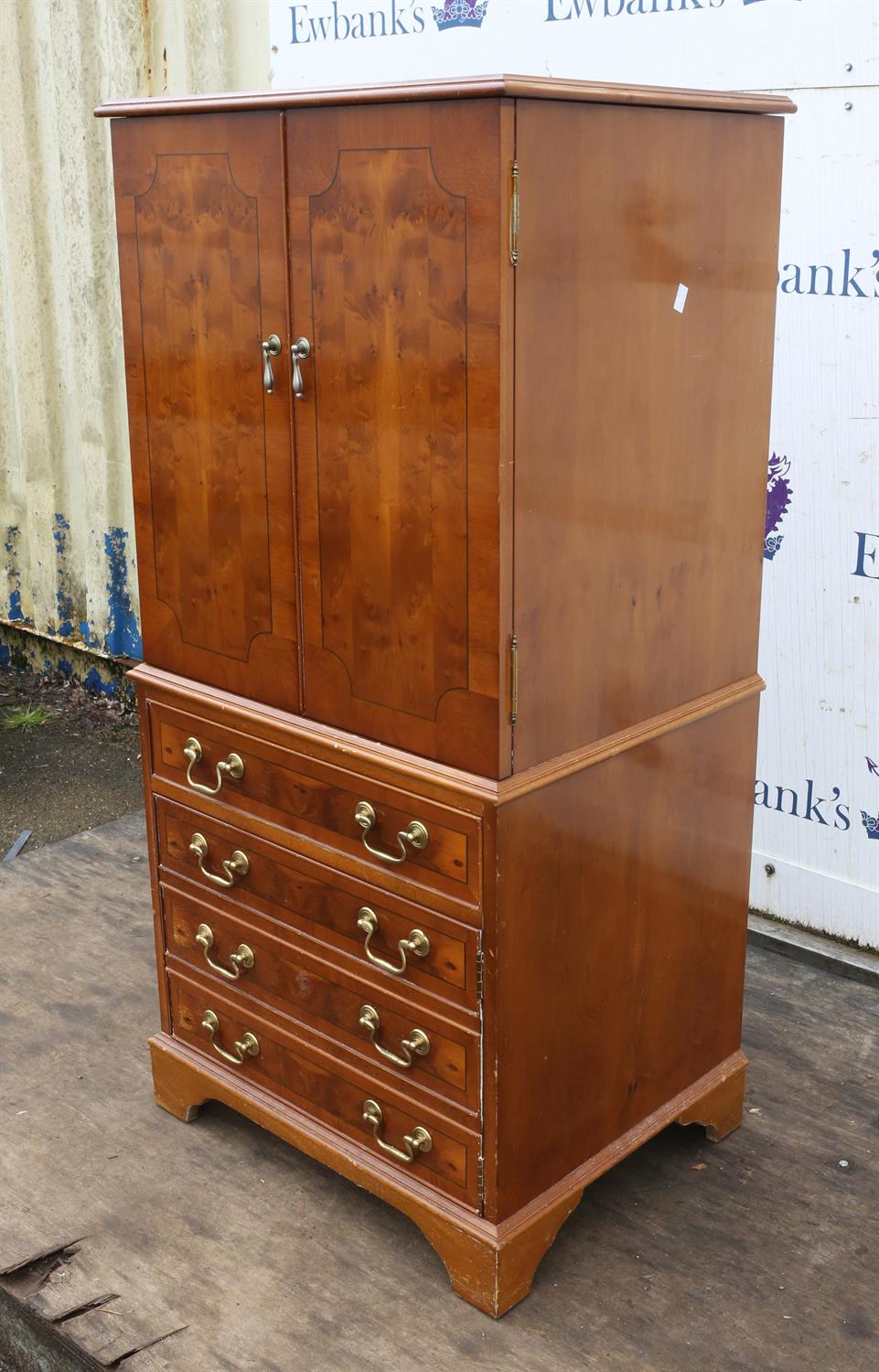 Reproduction yew wood music cabinet, with two doors enclosing shelves, above four drawers on - Image 3 of 4