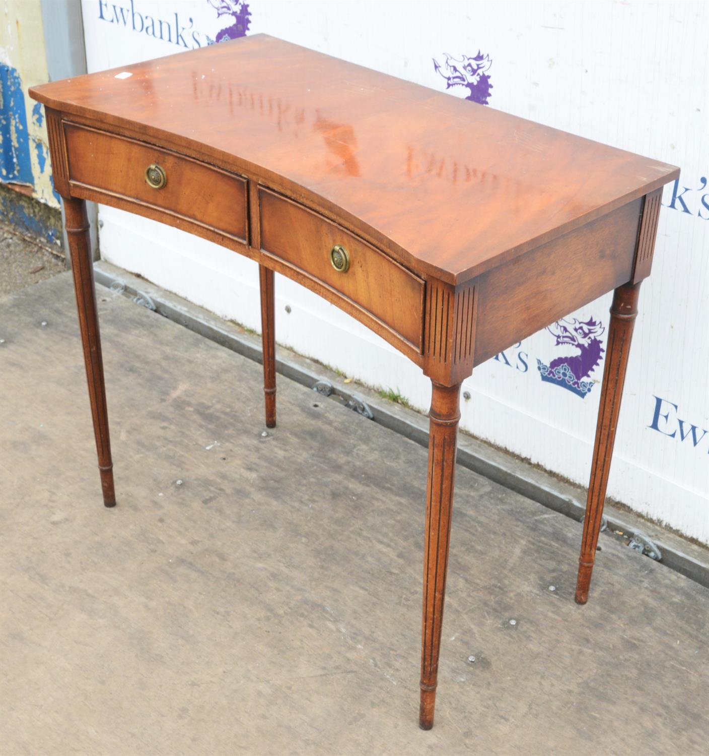 A Sheraton Revival style mahogany dressing table, modern, of concave outline, the mirror veneered - Image 2 of 4