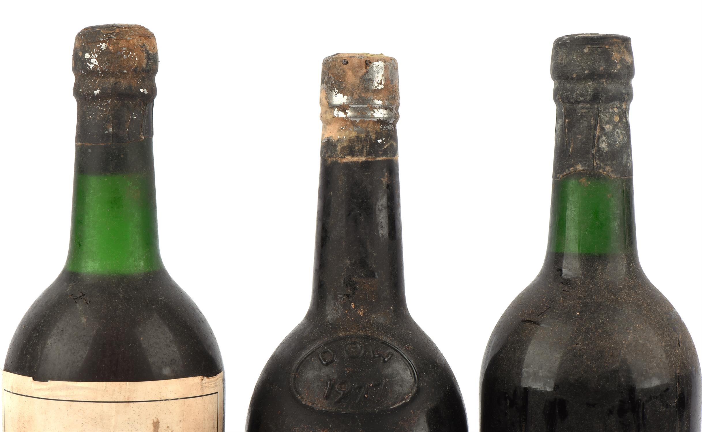 Port, Dows 1977, Cockburns 1970, Quinta da Eira Velha 1975, three bottles(3) - Image 3 of 3