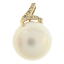 Cultured pearl & diamond pendant