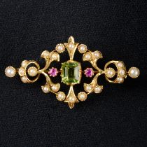 Early 20th c. 15ct gold gem brooch