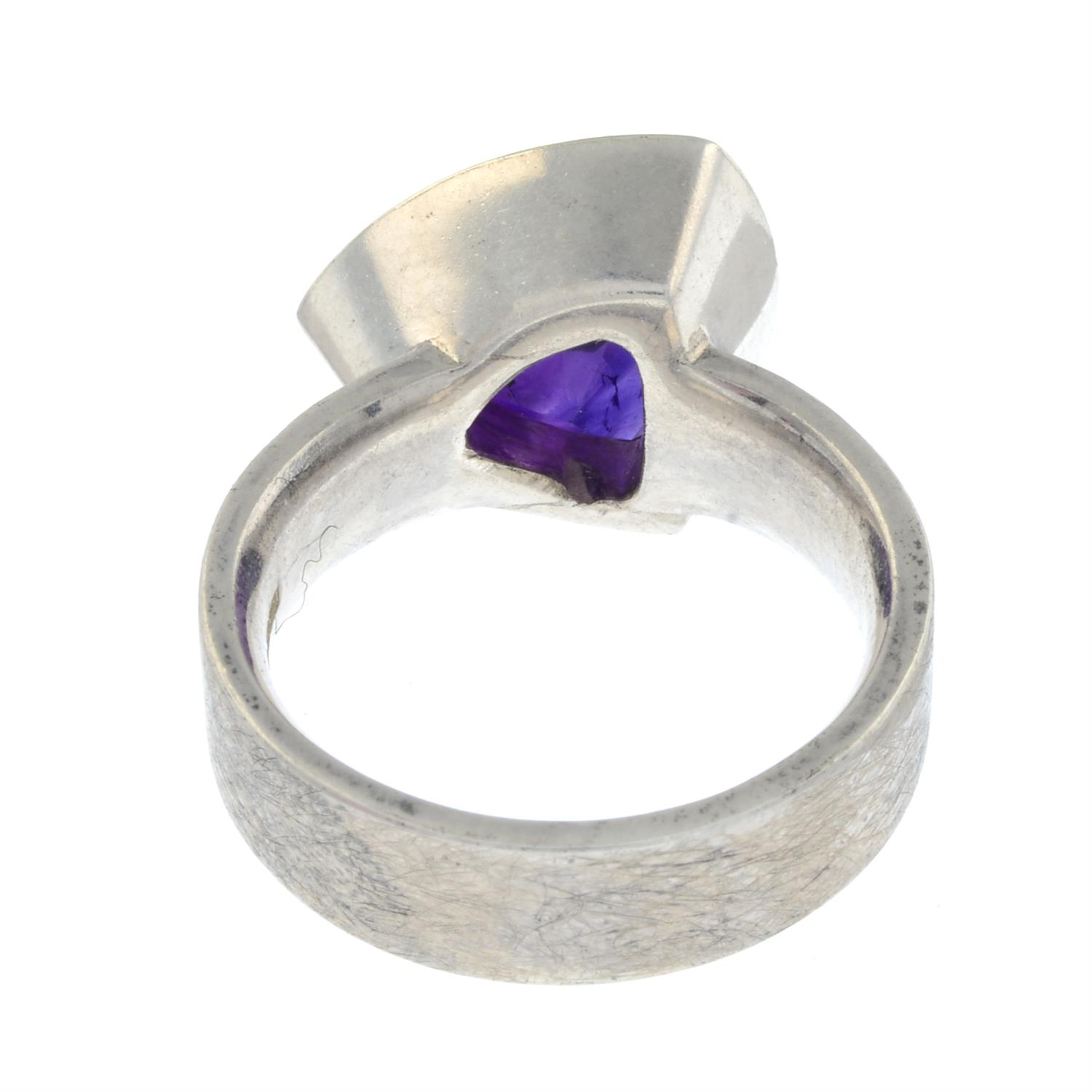 Silver amethyst ring - Image 2 of 2