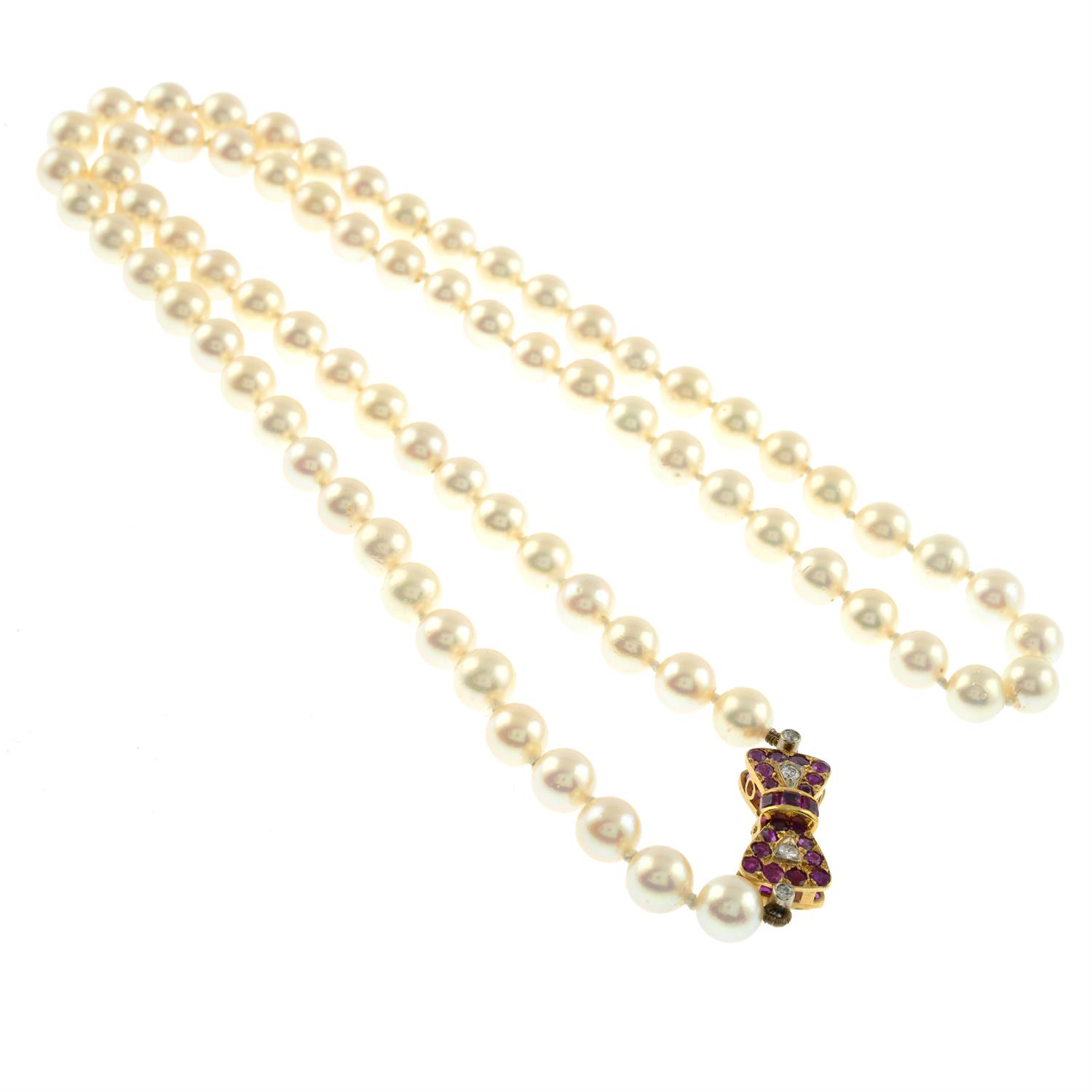 Cultured pearl necklace, with ruby & diamond clasp - Image 3 of 4