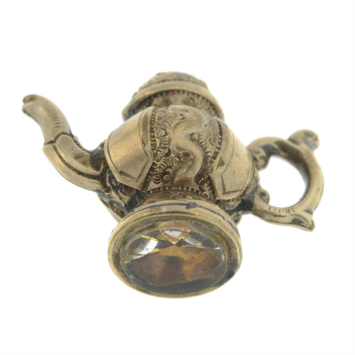 Early 20th gold foil-back citrine teapot charm - Image 2 of 2