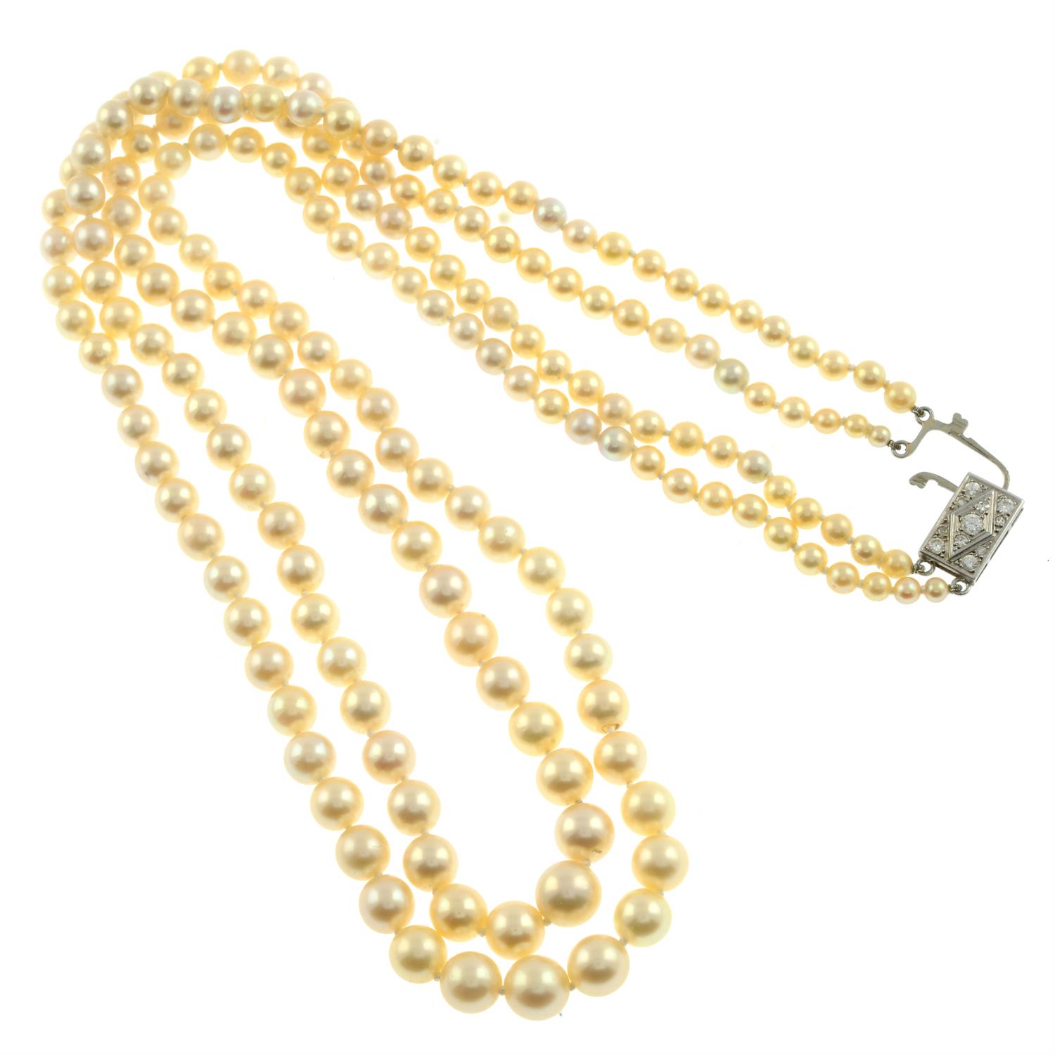 Graduated two-row cultured pearl necklace, with diamond clasp - Image 2 of 4