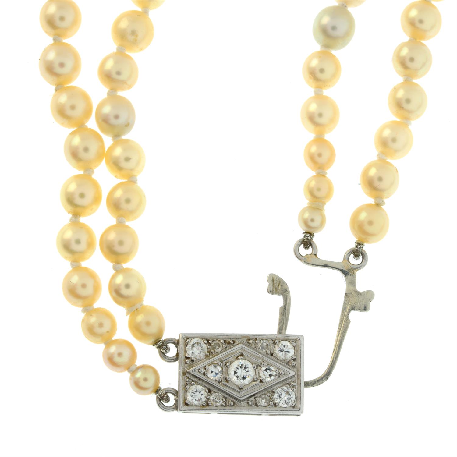 Graduated two-row cultured pearl necklace, with diamond clasp - Image 3 of 4