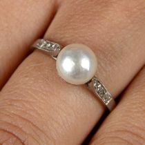 Platinum pearl & diamond ring