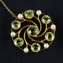 Edwardian 15ct gold peridot and seed pearl brooch