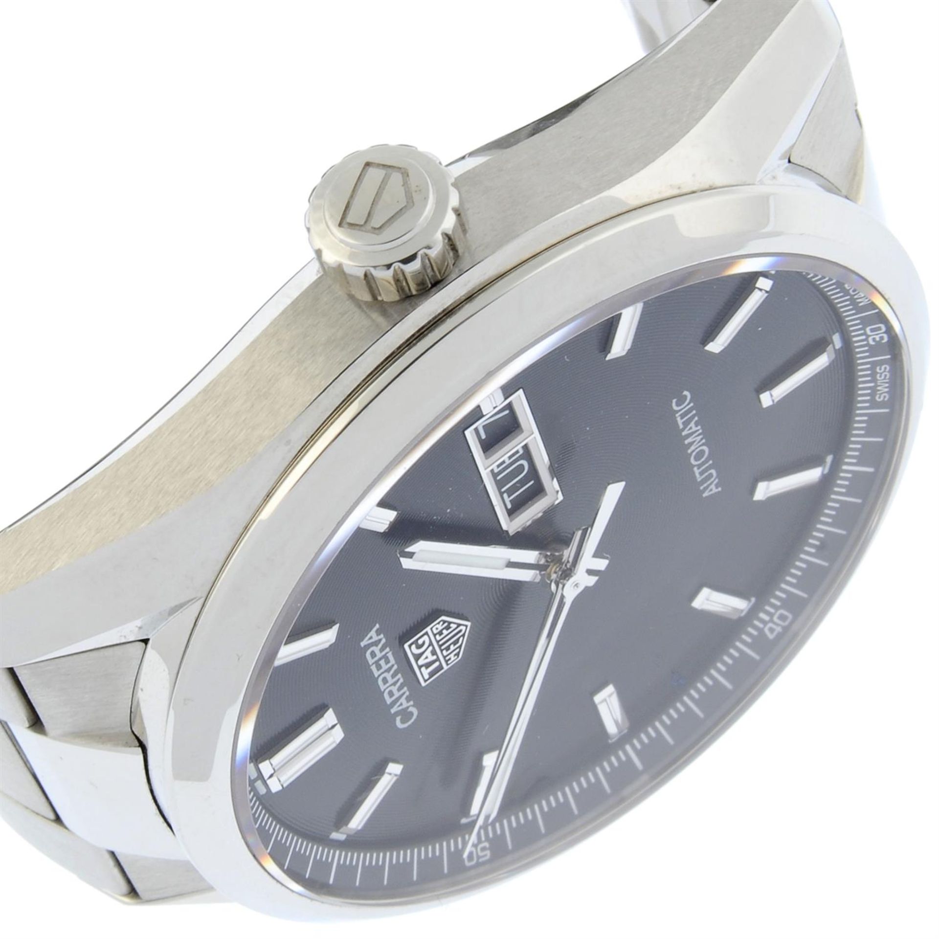 TAG Heuer - a Carrera bracelet watch, 40mm. - Bild 3 aus 5
