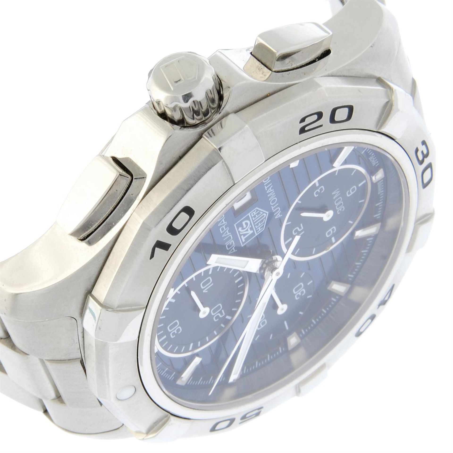 TAG Heuer - an Aquaracer chronograph watch, 42mm. - Bild 3 aus 6