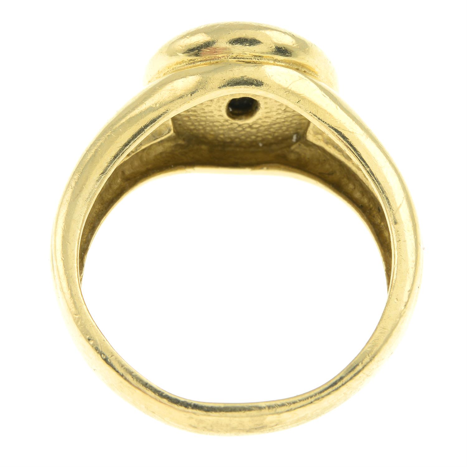 14ct gold foil-backed paste signet ring - Image 2 of 2