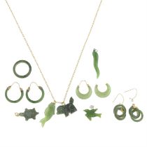 Assorted green hardstone jewellery