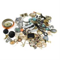 Assorted costume jewellery, mostly brooches