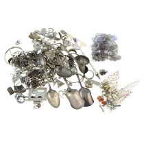 Assorted silver & white metal jewellery