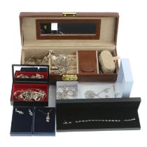Assorted jewellery & boxes