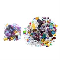 Assorted gemstones and cabochons, 980g