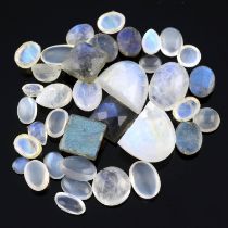 Assorted moonstones and labradorites, 81.72ct