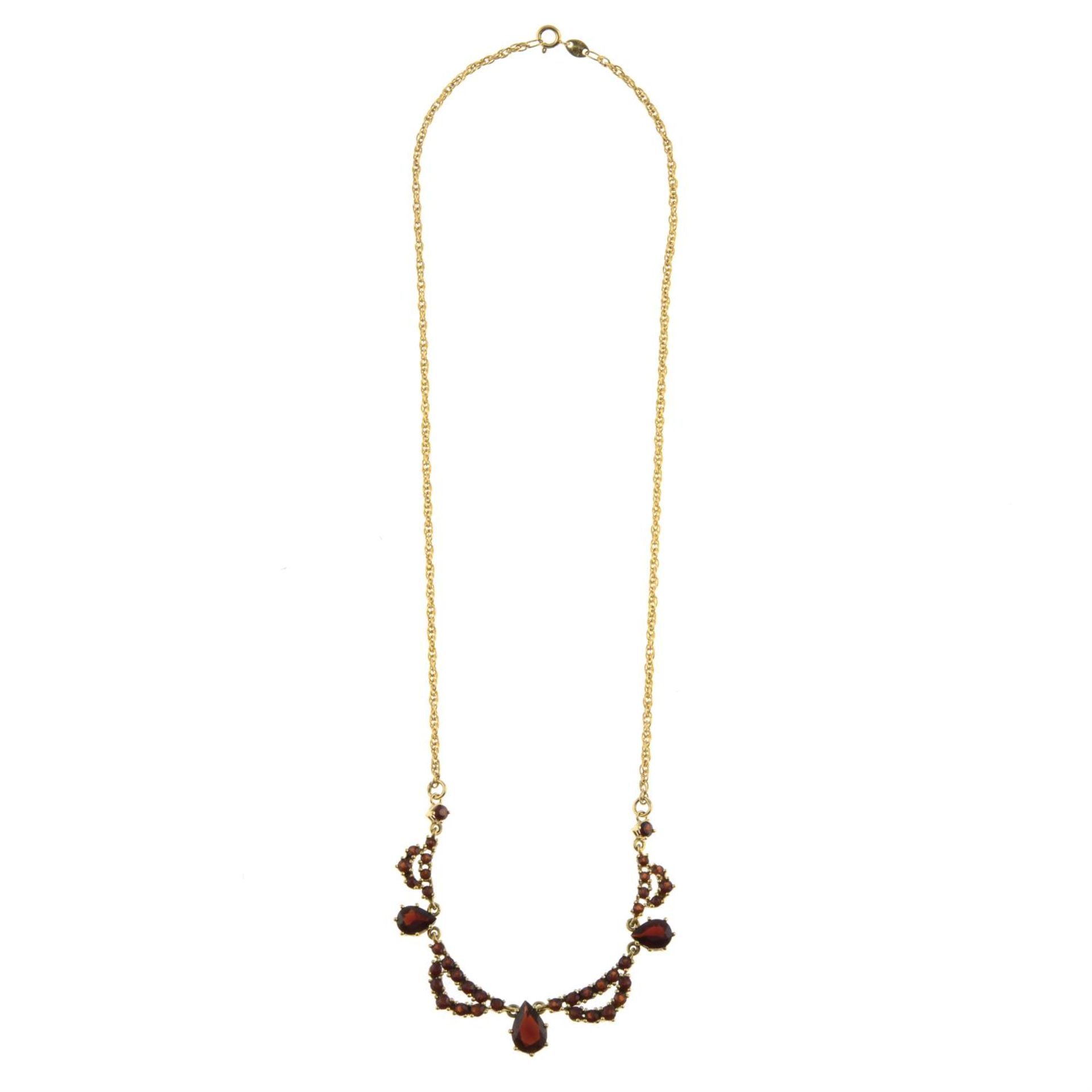 9ct gold garnet necklace - Image 2 of 2