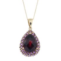 9ct gold garnet pendant, with chain