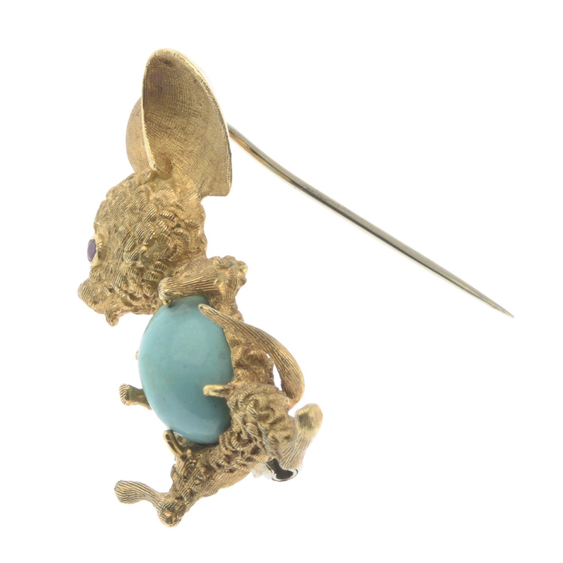 Turquoise mouse brooch, with ruby eye - Image 2 of 2