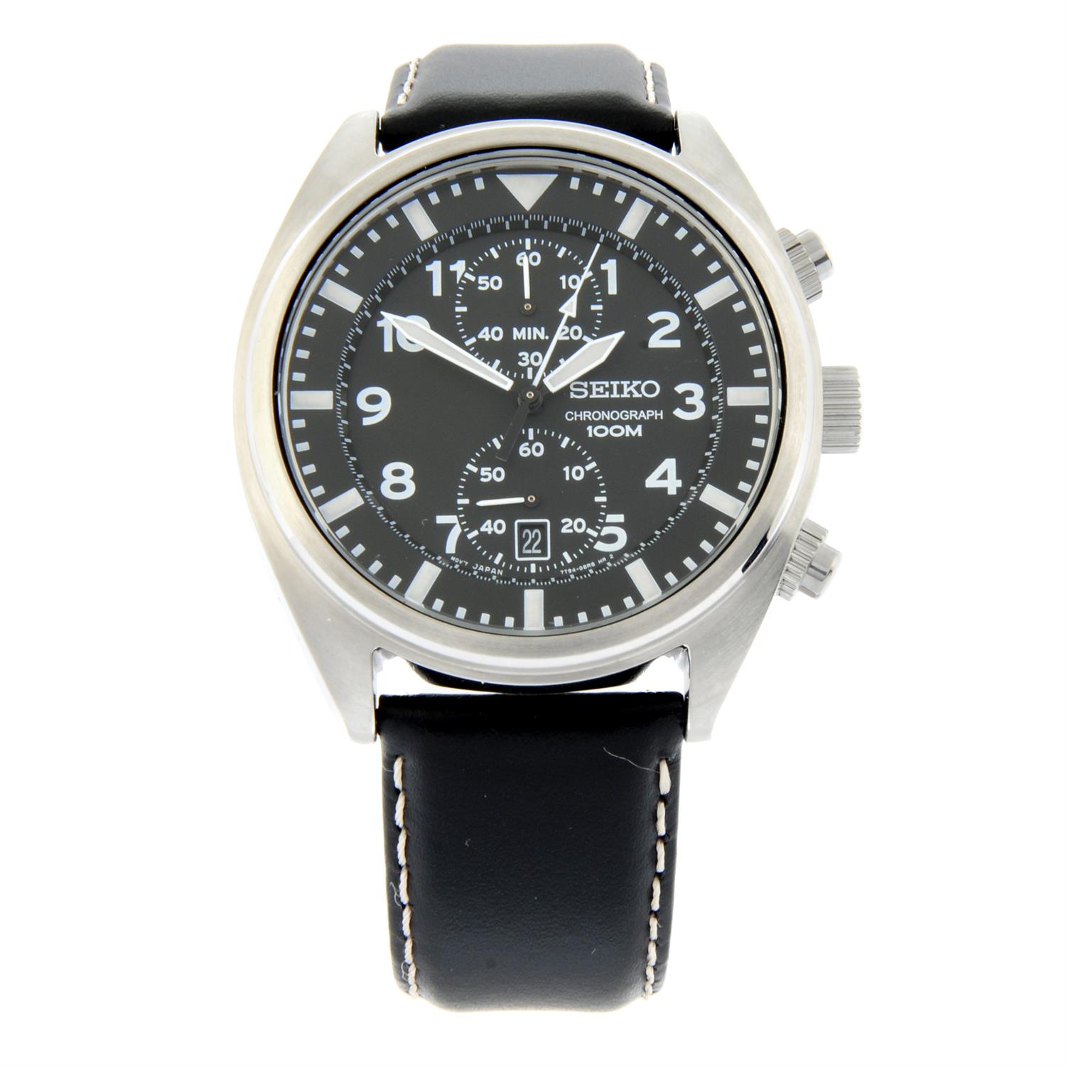Seiko - a chronograph wrist watch, 42mm.