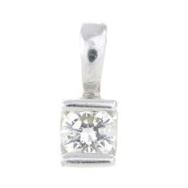 Platinum diamond single-stone pendant