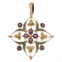 Early 20th century 9ct gold garnet & seed pearl pendant