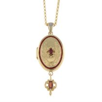 14ct gold locket pendant, with chain