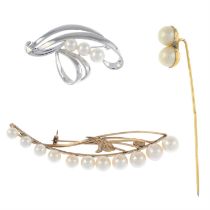 Three items of cultured pearl jewellery