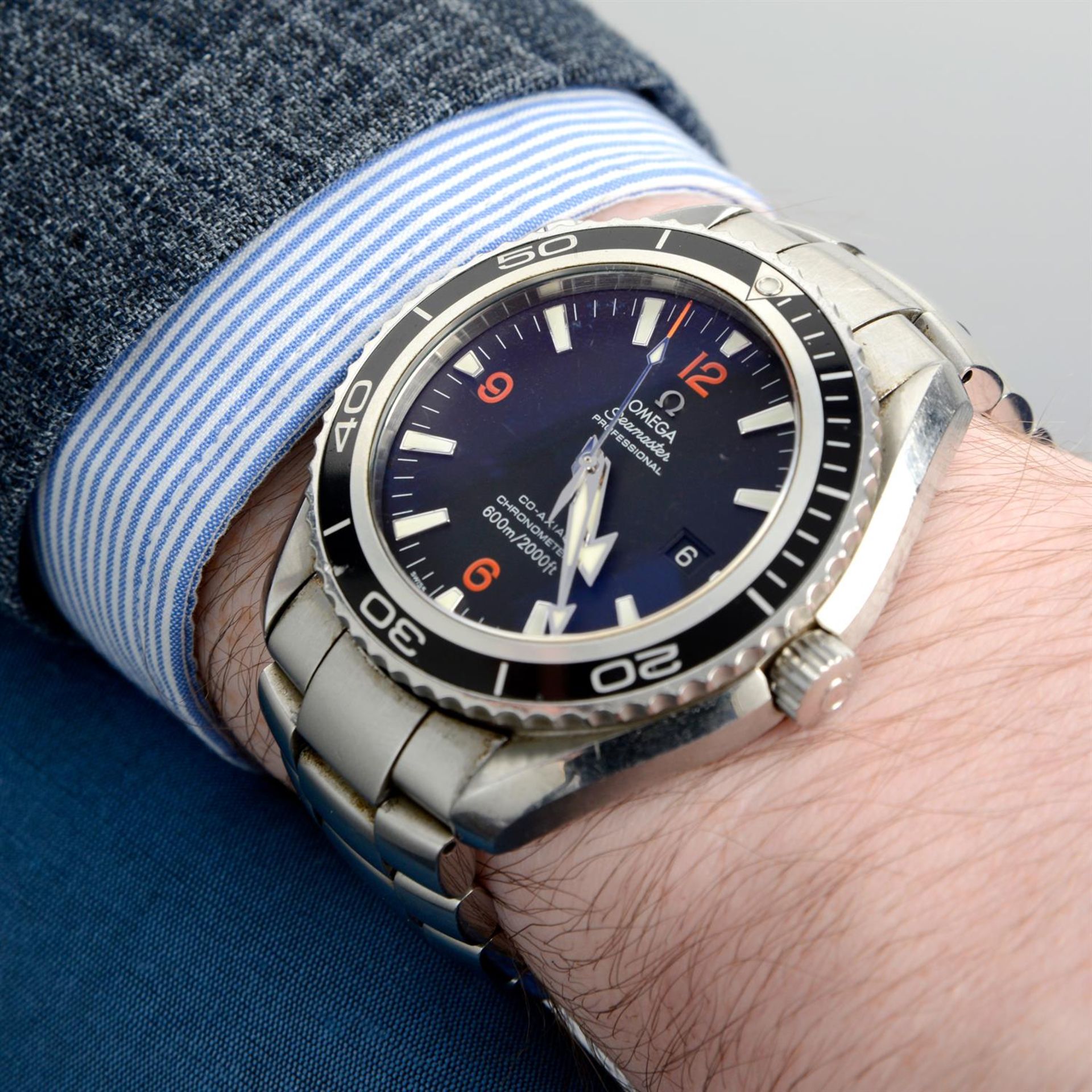Omega - a Seamaster Planet Ocean watch, 45mm. - Image 6 of 6