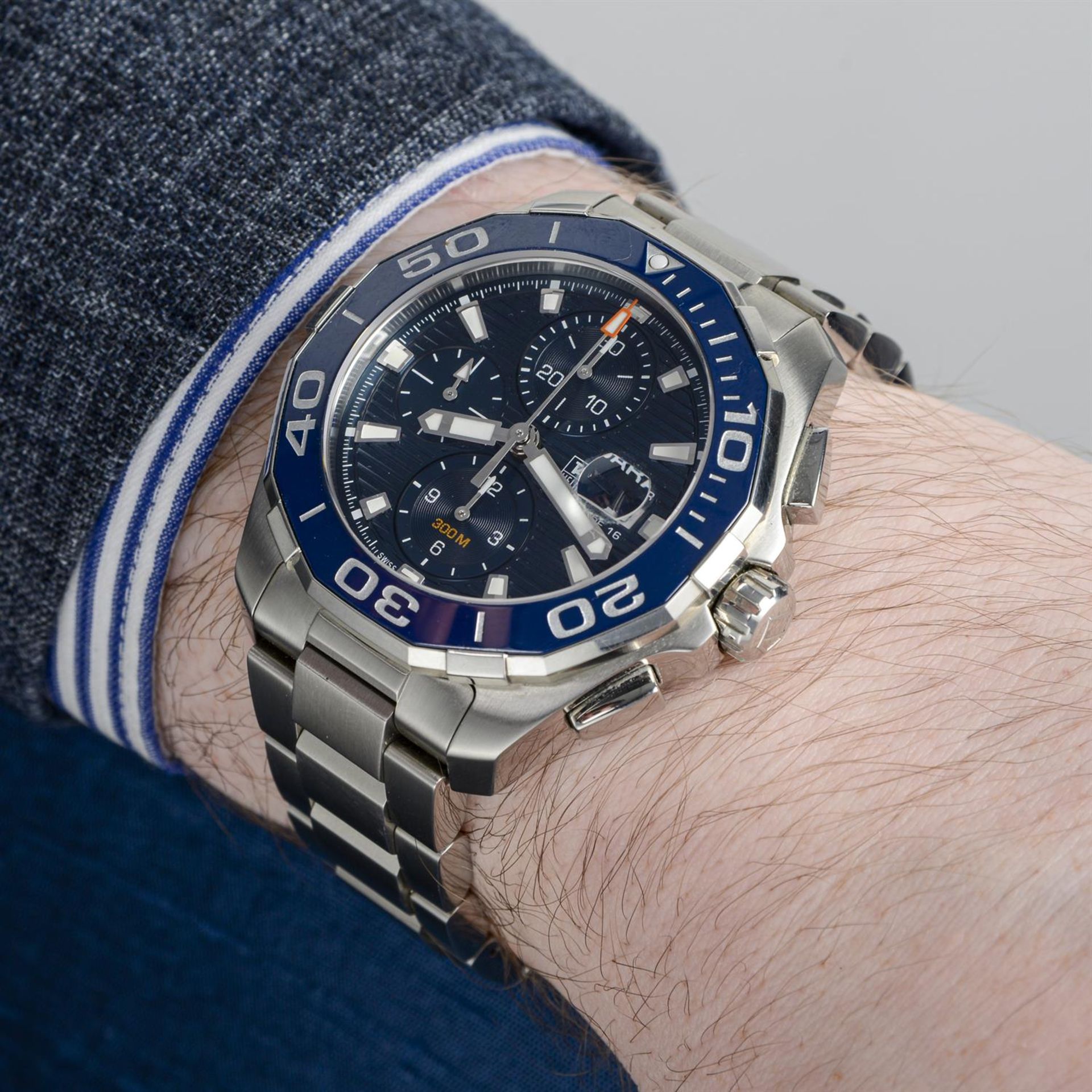 TAG Heuer - an Aquaracer chronograph watch, 45mm. - Image 5 of 6