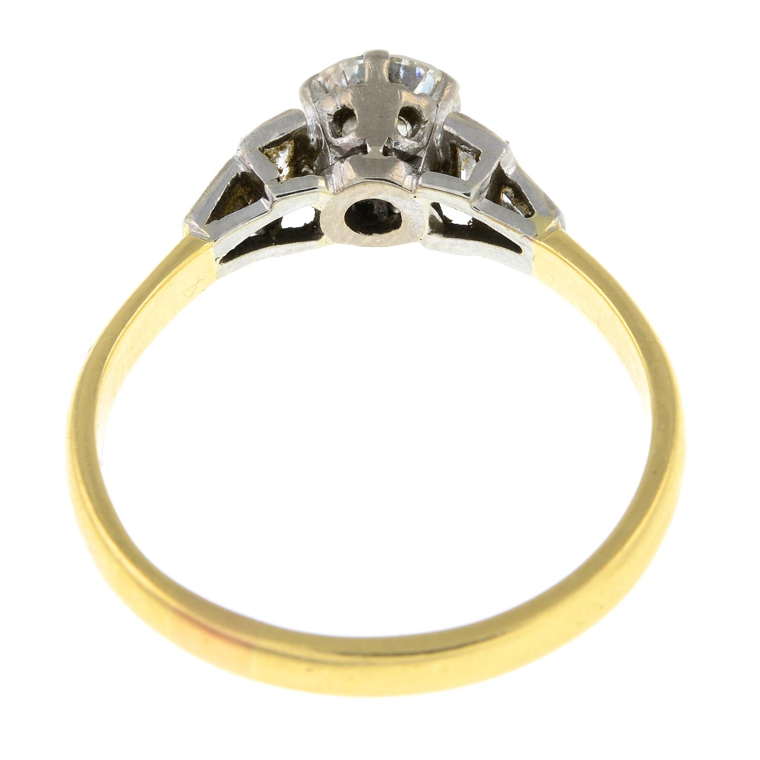 18ct gold vari-cut diamond ring - Image 2 of 2