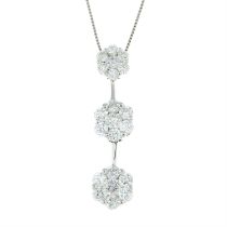 Diamond cluster pendant, with chain